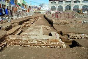Restos de una almunia (finca) del siglo XII junto a las obras del suburbano cerca de la estación. ::
SUR