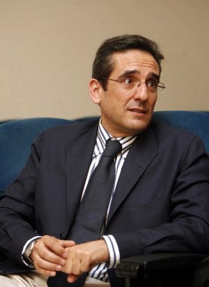 J. Gracía y Bernardo de Quirós, magistrado de lo Contencioso: «Hay que intentar que siga funcionando»