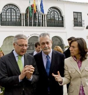 Blanco se compromete a salvar del recorte la red de cercanías de Sevilla