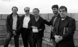 Los Caballeros Soler, Vila-Matas, Garriga Vela, Otero y Lago posan en la Torre Martello. :: SUR