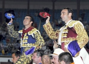El Fandi y Enrique Ponce salen por la puerta grande en León