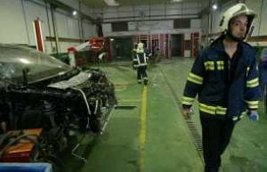 Los bomberos tienen más de una veintena de vehículos especiales. ::
SUR