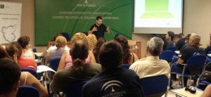 Alumnos de los talleres de empleo, durante uno de los cursos en el Centro de Apoyo al Desarrollo Empresarial. ::
SUR