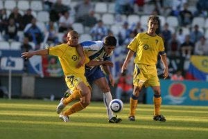 Juanjo Bezares, nacido en La Línea, ha pasado por varios equipos, como el Sevilla B, el Cádiz y el Estepona. ::
SUR