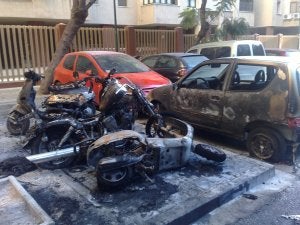 Detenidos dos menores por un incendio que afectó a seis vehículos