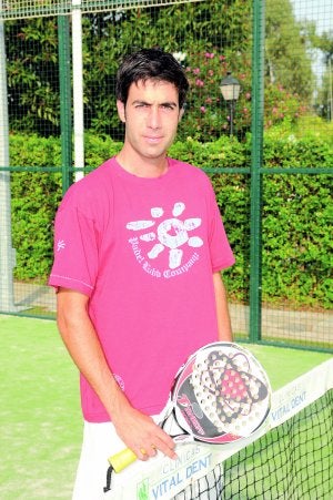 Santi Moreno confía en llegar lejos siendo profesional del pádel. ::
MIGUEL GONZÁLEZ