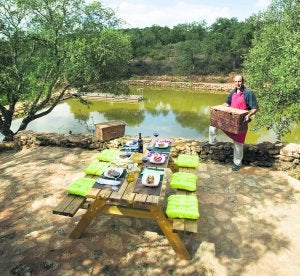 Picnic de lujo junto a un lago