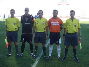 Los árbitros enriquecen sus conocimientos técnicos