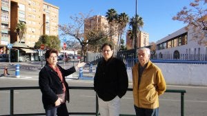 Los vecinos Encarna Carnero, Miguel Ángel Ojeda y Pepe Román piden mayor seguridad vial. ::
N. R. N.
