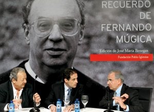 Txiki Benegas, Rubén Múgica y Alfonso Guerra, durante el homenaje a Fernando Múgica. ::
EFE
