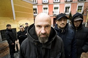 Concierto en Málaga. César Strawberry, al frente del grupo Def con Dos. ::                             SUR