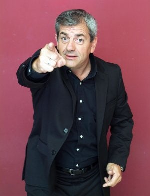 Carlos Sobera protagoniza 'La guerra de los Rose' junto a Mar Regueras. ::                             SUR