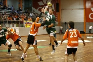 El Antequera olvida sus problemas y gana en Toledo (26-31)