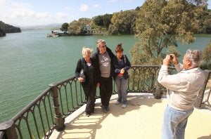 El alto nivel del agua almacenada en las presas se ha convertido en un nuevo reclamo para los turistas. ::                             SALVADOR SALAS