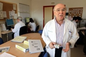 Juan de Dios Colmenero es el presidente del comité organizador del congreso sobre enfermedades infecciosas. ::                             CARLOS MORET