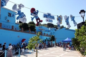 Periodistas, vecinos y turistas invadieron ayer la plaza de la pequeña localidad.:: Carlos Moret