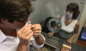 «Vendo cubertería de plata»