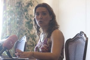La alcaldesa de La Línea, Gemma Araujo, en una rueda de prensa. ::
SUR ARCHIVO