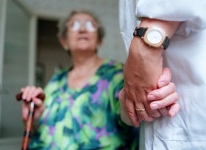 Los usuarios de la teleasistencia estarán ahora más protegidos en casos de emergencia. ::
SUR
