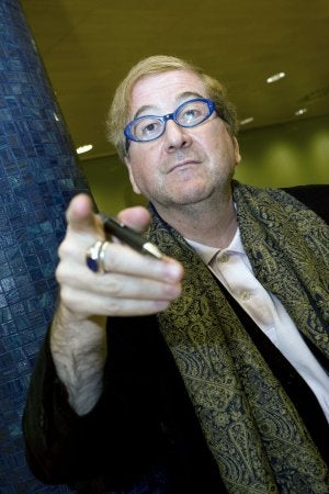 Luis Antonio de Villena, en una imagen reciente. ::
EFE