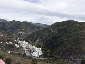 Arquitectura. Salares, situado a los pies de Sierra Tejeda, es un verdadero laberinto andalusí y posee uno de los alminares de este itinerario, al igual que el municipio de Árchez. ::
J.A.
