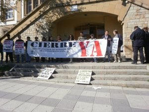 Imagen de archivo de una concentración para reclamar el cierre del CIE de Algeciras. ::
SUR