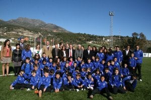 El campo de La Pasadilla ya luce su césped artificial