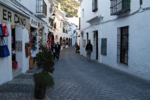 Mijas prohibirá colocar antenas y aire acondicionado en las fachadas