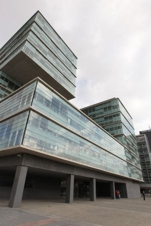 Edificio en el que tiene su sede la Gerencia de Urbanismo. ::                             C. MORET