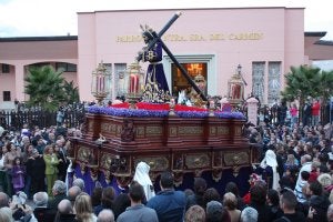 El Cristo del Amor salió ayer desde la parroquia del Carmen. ::
S. V.