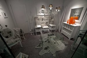 Hogares de Domingo recreó toda una gama de mobiliario doméstico con páginas de SUR. :: Sur