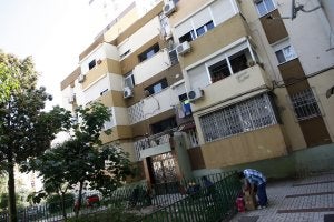 Este edificio de la calle Ebro, uno de los que se incorporan al plan de rehabilitación. ::
ÁLVARO CABRERA