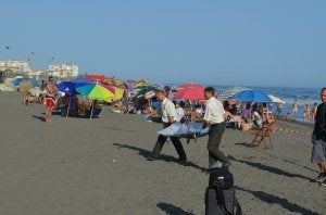 Un maestro de Zafarraya fallece ahogado en la playa de El Morche