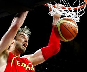Gasol ejerció de líder de España, que no contó con Navarro.  ::
J. C. HIDALGO. EFE