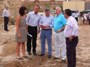 Imbroda y Marín visitaron los hallazgos de la primera fase. ::
SUR