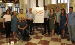 El alcalde posa junto a concejales de su equipo de gobierno tras ofrecer el balance de la feria de este año. ::                             ÁLVARO CABRERA