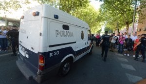 El furgón que traslada a Bretón llega a los Juzgados cordobeses. ::
RAFA ALCAIDE/EFE