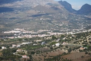 Los dueños de viviendas ilegales de la Axarquía piden a la Junta que abra la mano