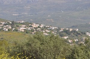 Los extranjeros con casas ilegales en el campo consiguen que la Junta estudie sus peticiones para poder legalizar sus viviendas. ::
A. PELÁEZ