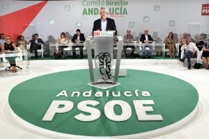 Griñán, en su intervención en el comité director del PSOE. ::
E. ABAD. EFE