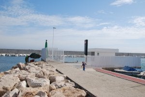 El cuerpo fue trasladado por una patrullera de la Guardia Civil al puerto de Fuengirola. Mari Carmen Jaime