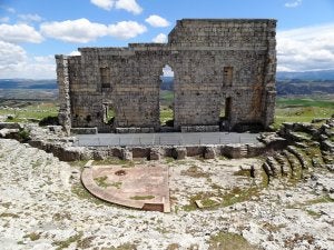 El Teatro Romano de Acinipo, declarado monumento histórico artístico en 1931, es uno de los mejores conservados en España. ::                             V. MELGAR