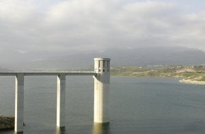 La mayoría de los embalses de Málaga, como este de La Viñuela, se encuentran en un nivel óptimo. ::                             SUR