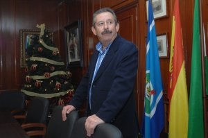 Miguel Troyano hará efectiva su renuncia al acta de concejal en el pleno del viernes. ::
JOSELE-LANZA