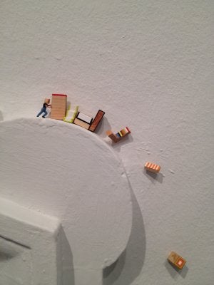 Detalle de la instalación de Javier Calleja incluida en la exposición 'Nunca jamás' ::
SUR