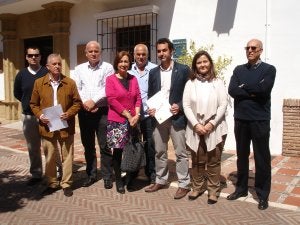 Monterroso, ayer, con los representantes de los distritos. ::
J.-LANZA