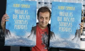 Albert Espinosa visita hoy la librería Luces con su última novela. ::
ANDREU DALMAU. EFE