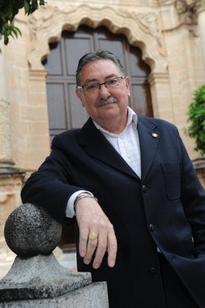 Salvador de la Peña, ayer, en un momento de la entrevista. ::
JOSELE-LANZA