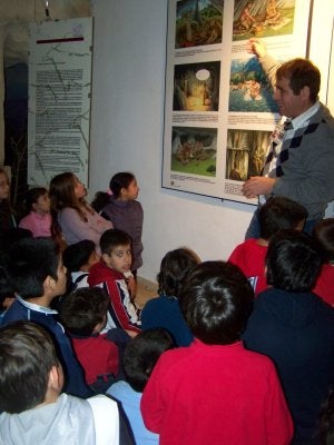 La Cueva de Nerja imparte cursos a guías turísticos