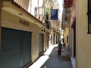 Vecinos de la calle Andrés Pérez demandan mejoras en el alumbrado público